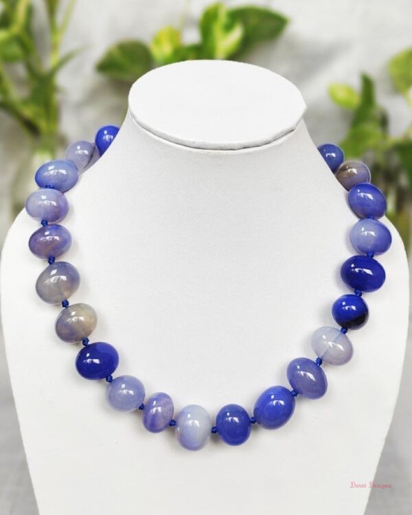Light and soothing shades of ovoid-shaped sky blue coloured Onyx tumbles come together in this knotted 19” single strand necklace, with a strong spring-ring clasp for durability. DN0014