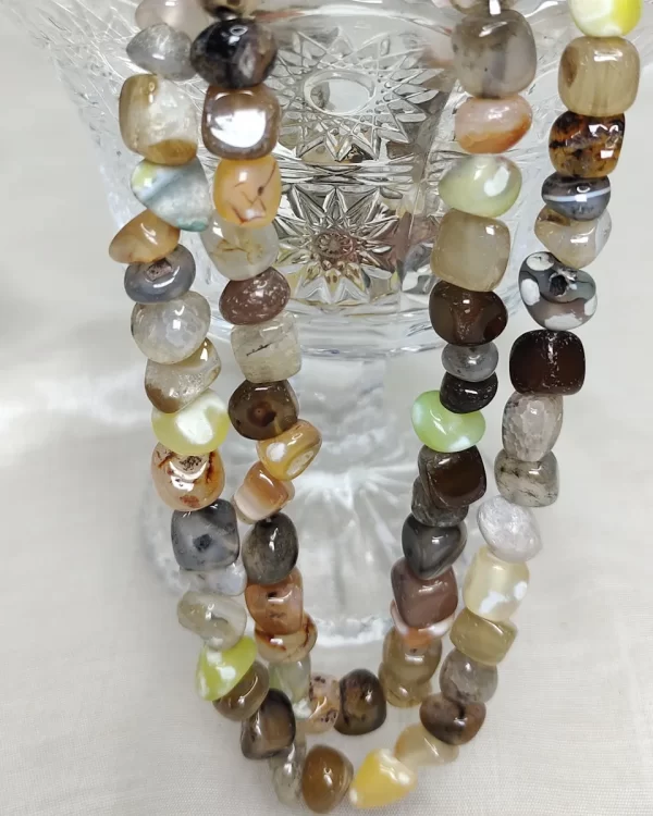 Stone Garden – DN0512 - Spectacular all-the-shades-of-brown Onyx tumbles in a 40” chain linked wonder piece.